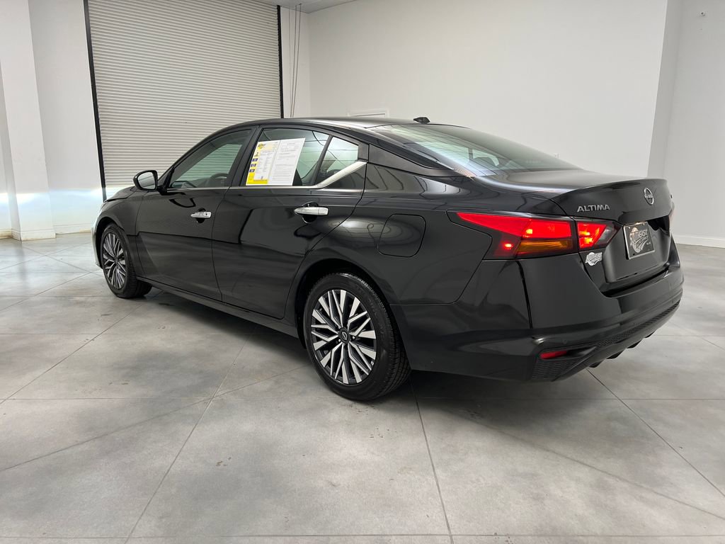 Used 2024 Nissan Altima 2.5 SV image 5