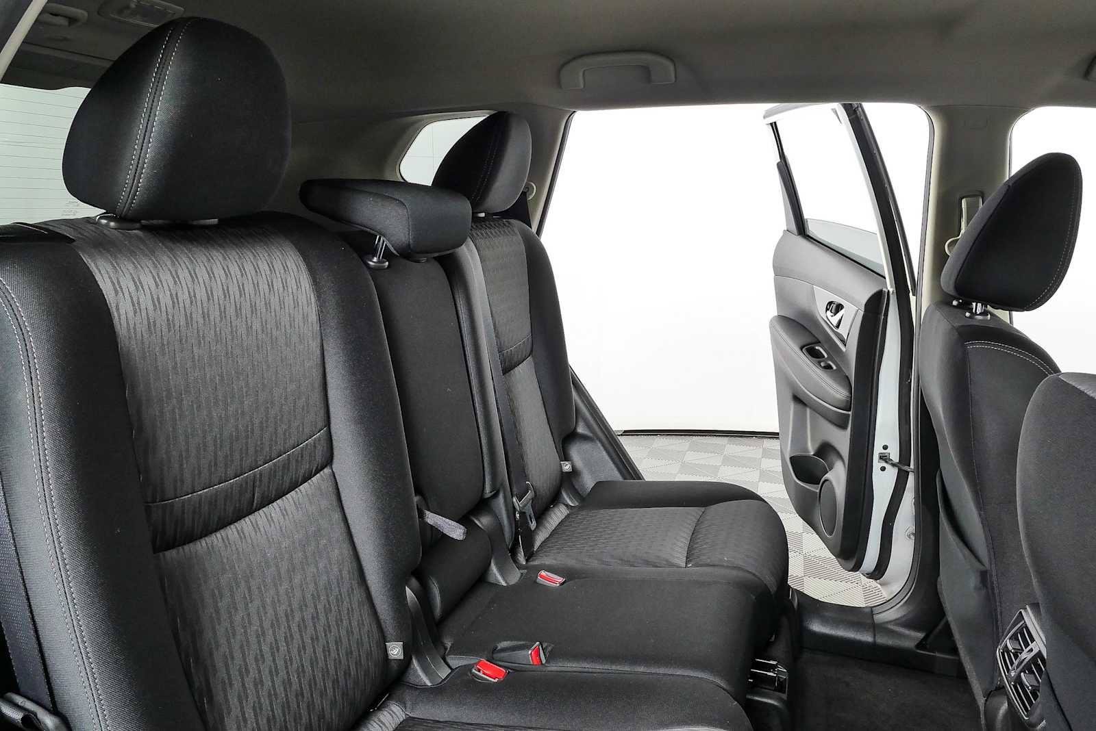 Used 2020 Nissan Rogue S w/ Special Edition Package FWD image 19