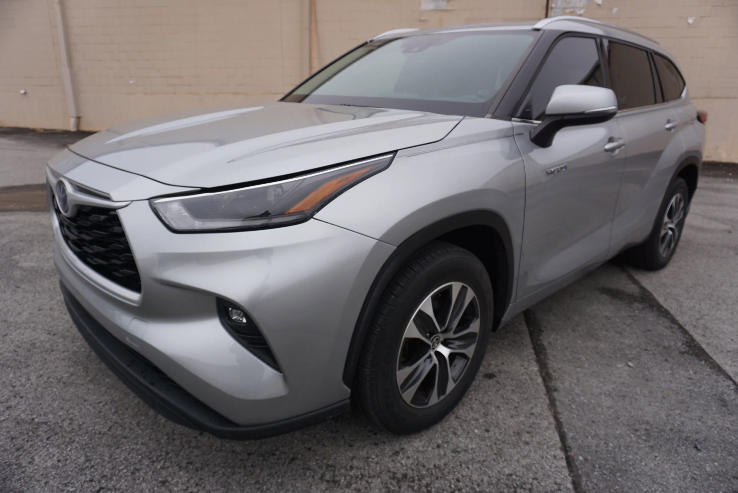 Used 2021 Toyota Highlander XLE image 4