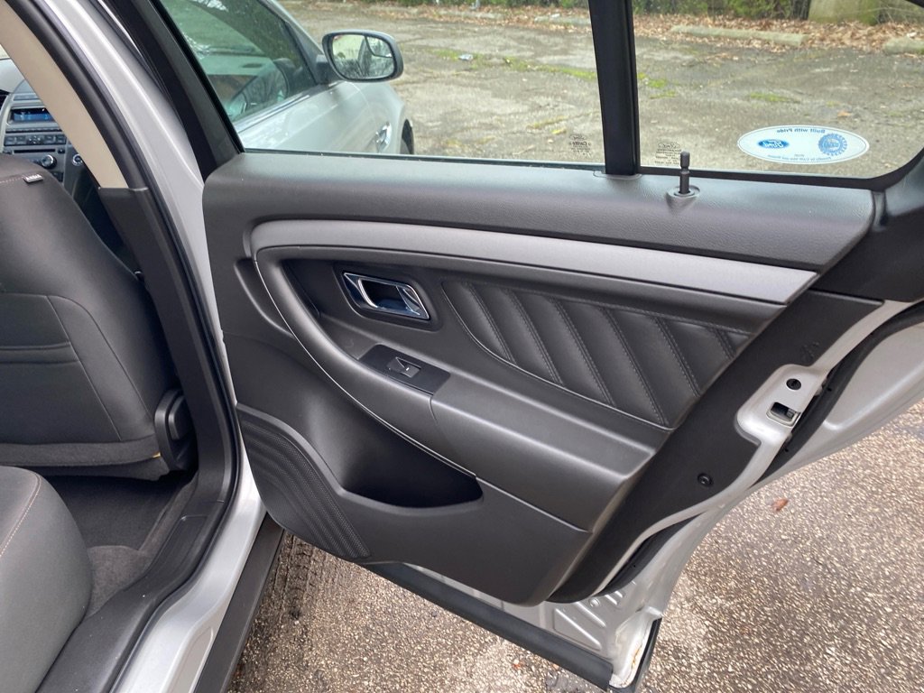 Used 2010 Ford Taurus SEL image 19