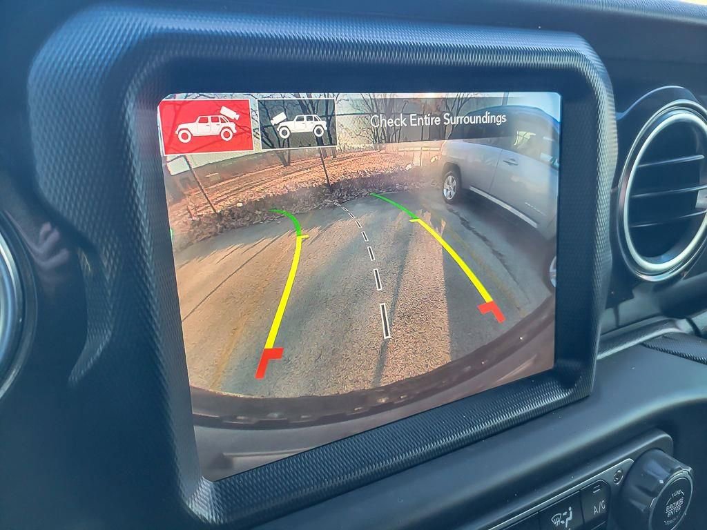 Used 2022 Jeep Wrangler Unlimited Rubicon w/ Trailer Tow Package image 17