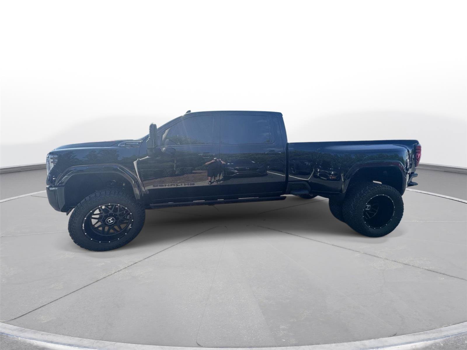 Used 2024 GMC Sierra 3500 Denali Ultimate AWD/4WD image 9