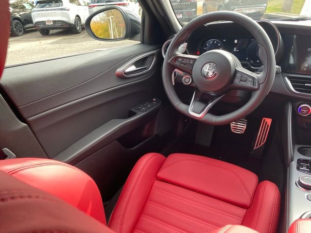 New 2025 Alfa Romeo Giulia AWD image 41