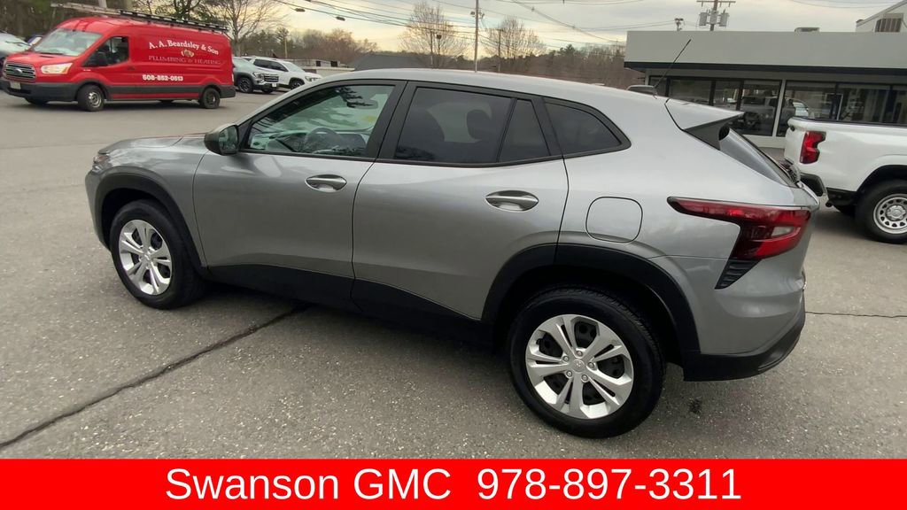 Used 2024 Chevrolet Trax LS w/ Driver Confidence Package image 7