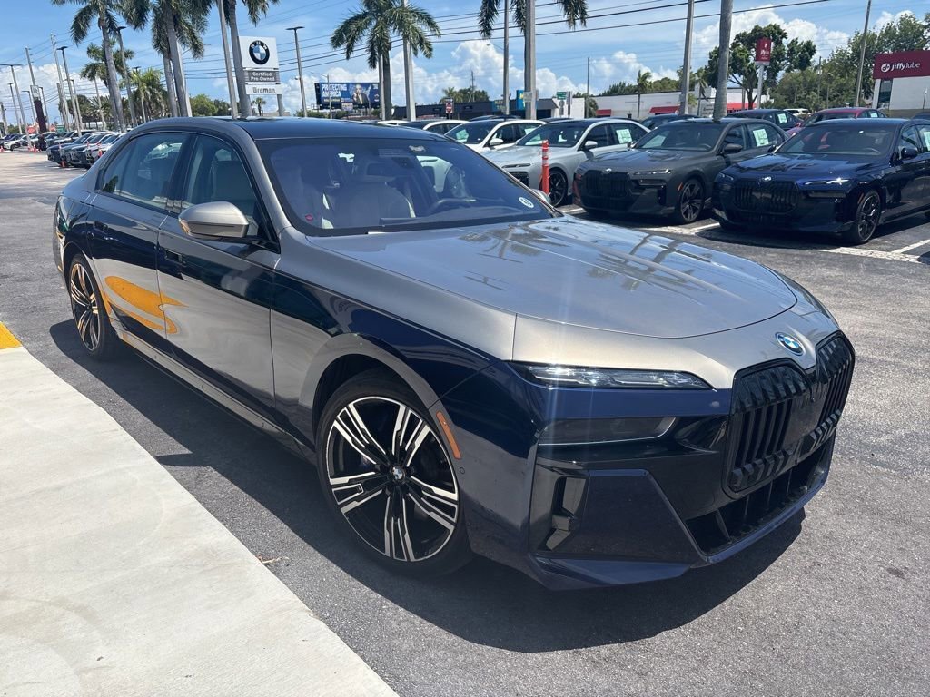 Used 2023 BMW i7 xDrive60 AWD/4WD image 1