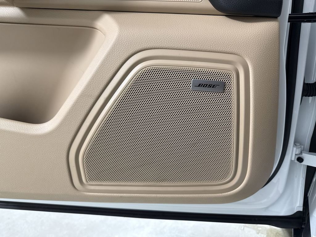 Certified 2025 Porsche Macan image 35