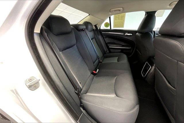 Used 2023 Chrysler 300 Touring w/ Sport Appearance Package RWD image 18