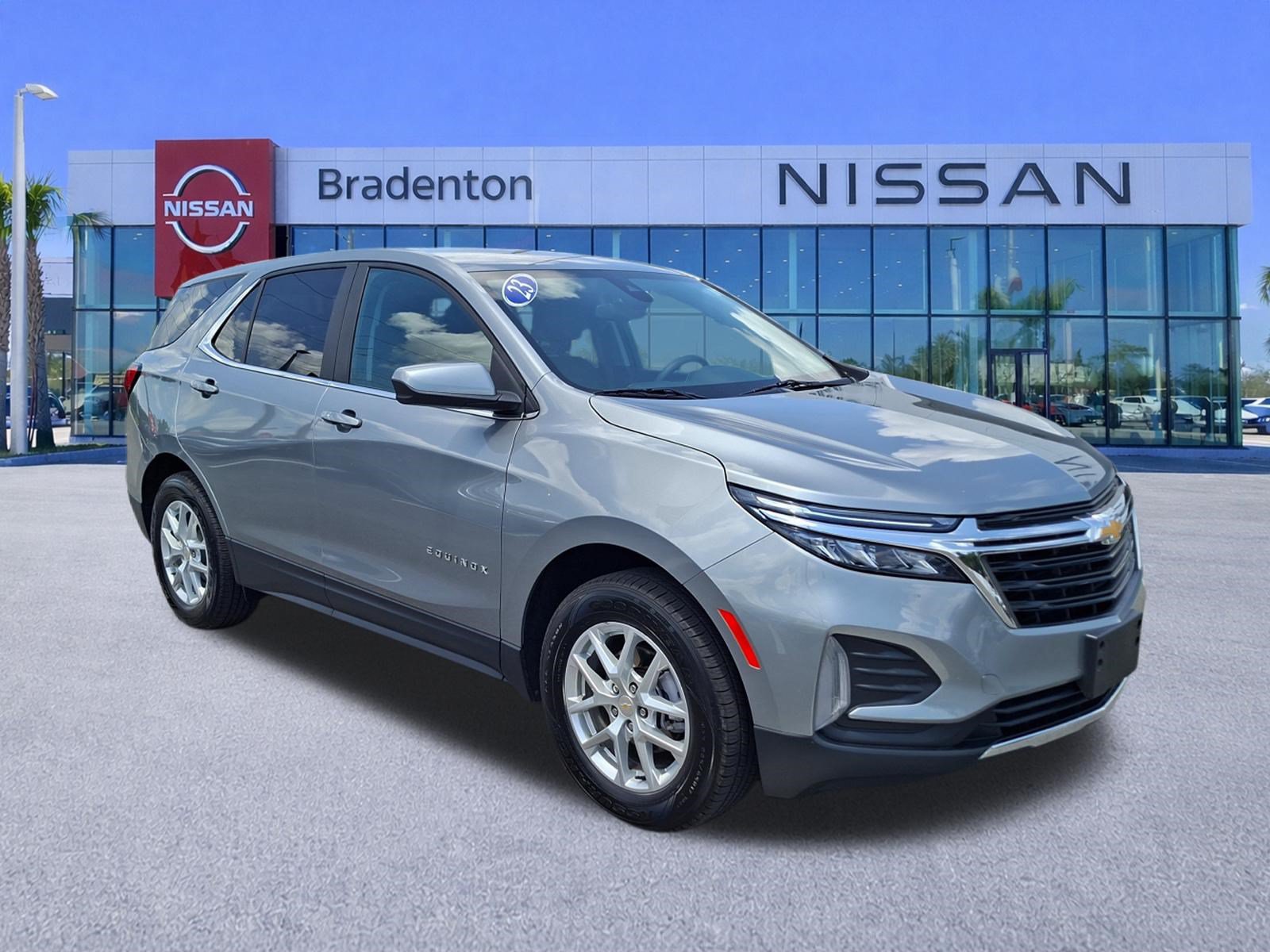 Used 2023 Chevrolet Equinox LT AWD/4WD image 3