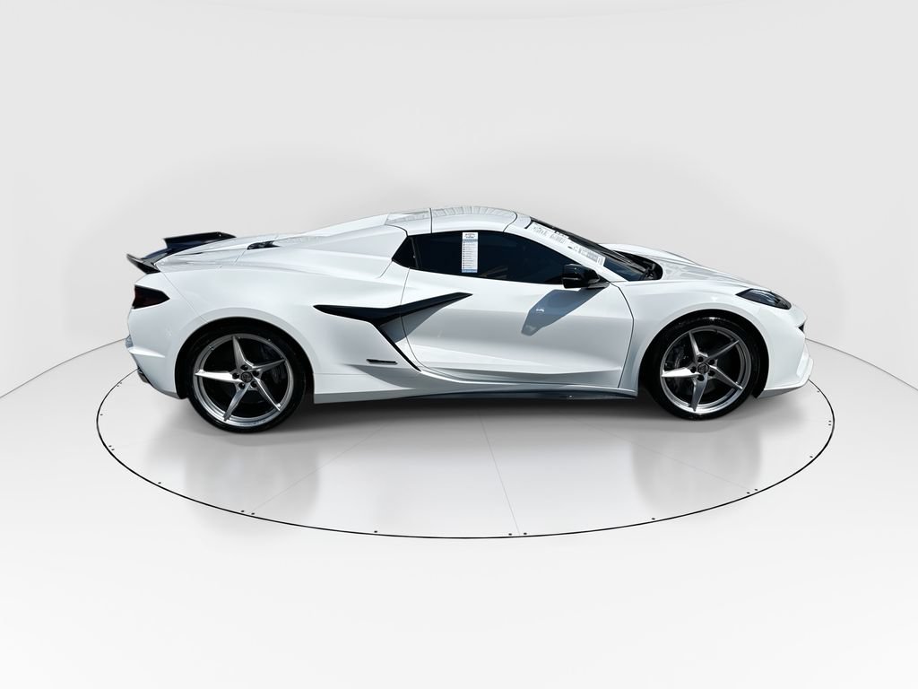 Used 2025 Chevrolet Corvette E-Ray w/ Stealth Interior Trim Package AWD/4WD image 9