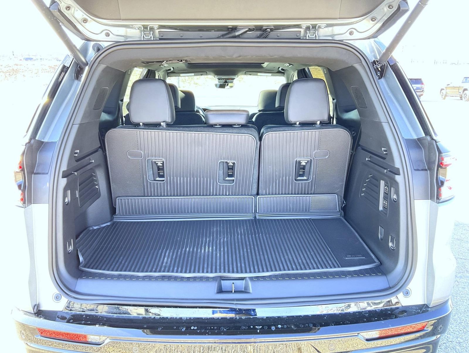 New 2026 GMC Acadia Denali Ultimate w/ LPO, Floor Liner Package image 22