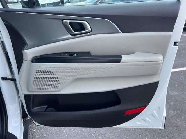 Certified 2024 Kia Carnival LX image 33