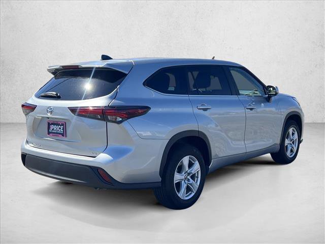 Certified 2025 Toyota Highlander LE image 5