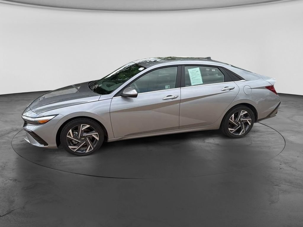 Used 2025 Hyundai Elantra SEL FWD image 6