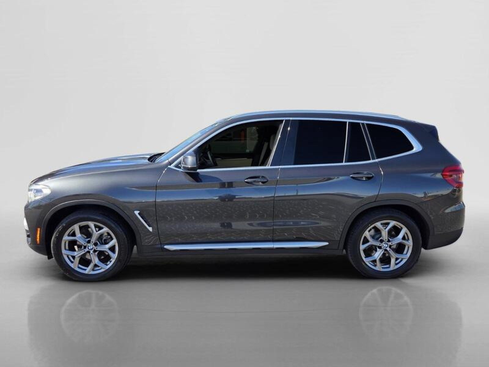 Used 2021 BMW X3 xDrive30i w/ Premium Package AWD/4WD image 2