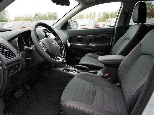 New 2025 Mitsubishi Outlander Sport SE image 4