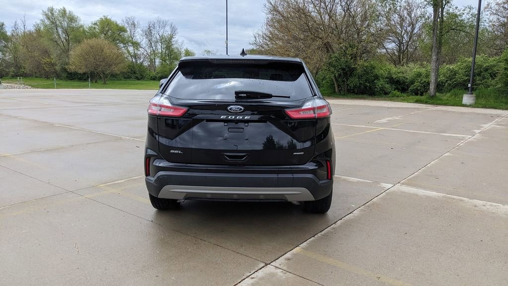 Used 2024 Ford Edge SEL w/ Convenience Package AWD/4WD image 4