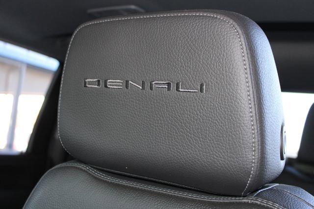 Used 2022 GMC Sierra 2500 Denali w/ Denali Black Diamond Edition image 22