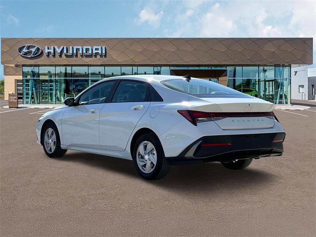 New 2025 Hyundai Elantra SE image 5
