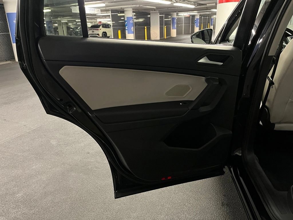 Used 2019 Volkswagen Tiguan SE w/ Panoramic Sunroof Package AWD/4WD image 18