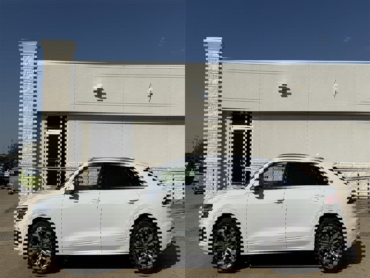 Used 2019 Audi Q8 Prestige image 3