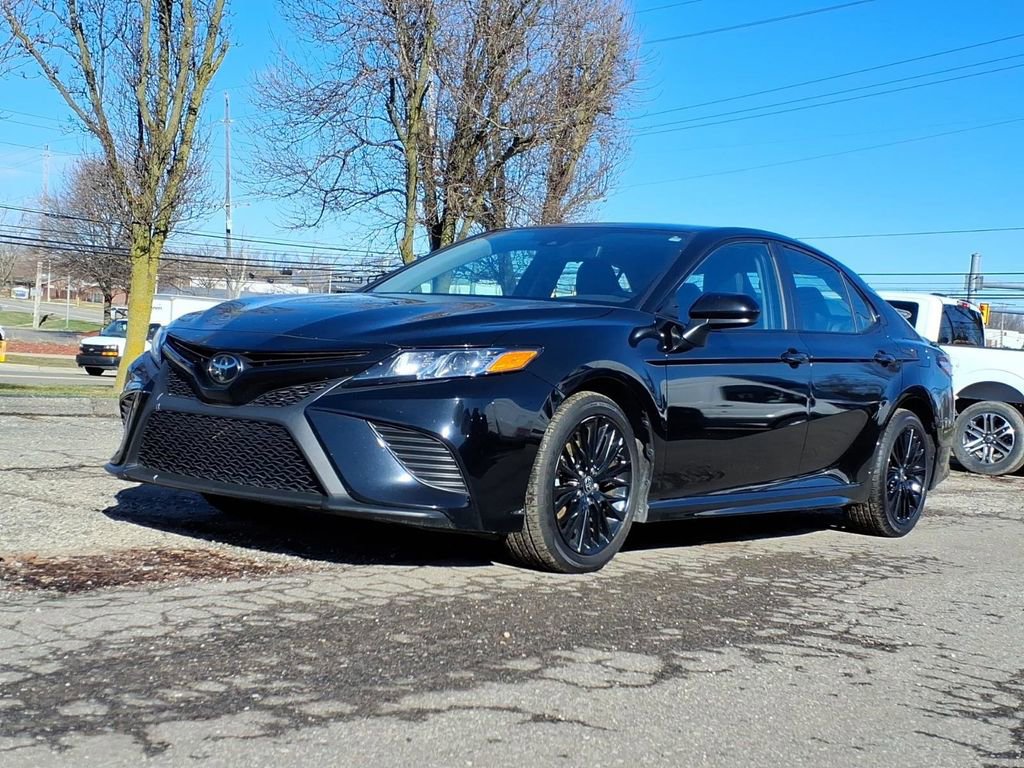 Used 2020 Toyota Camry SE image 1