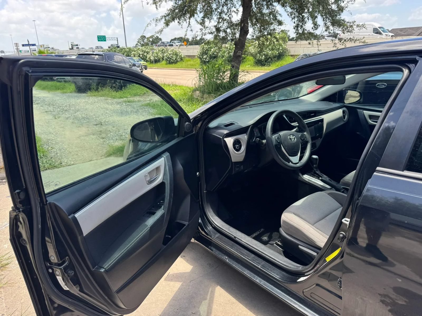Used 2017 Toyota Corolla LE FWD image 14