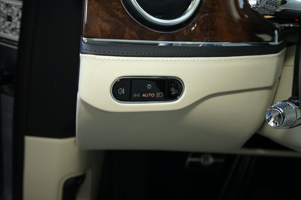 Used 2021 Bentley Flying Spur V8 image 31