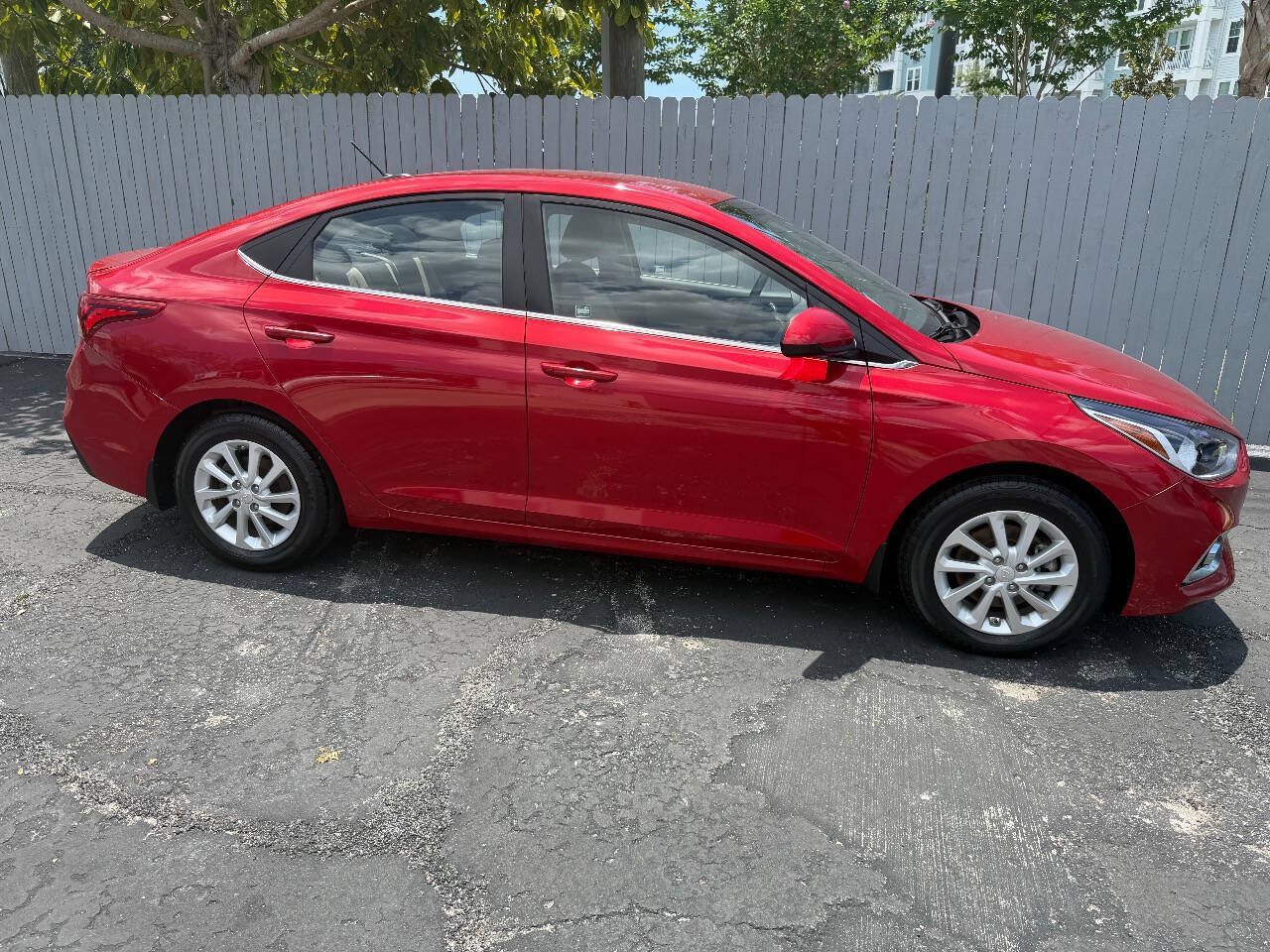 Used 2020 Hyundai Accent SEL FWD image 2