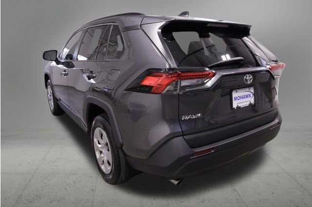 Used 2021 Toyota RAV4 LE AWD/4WD image 3