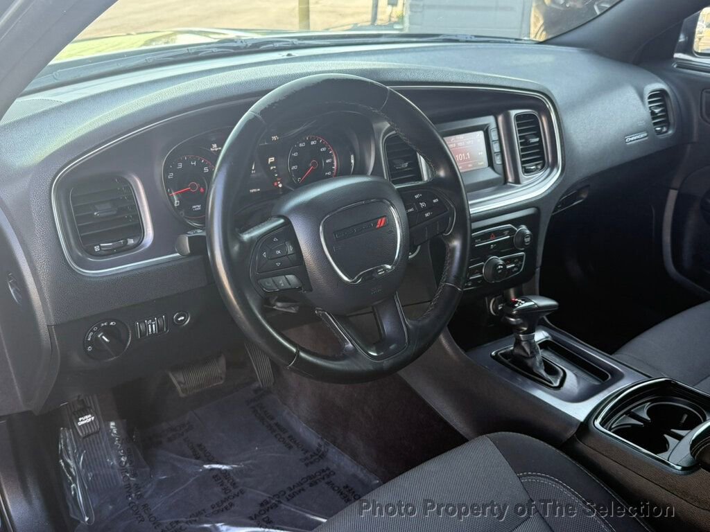 Used 2017 Dodge Charger SE w/ Blacktop Package image 21