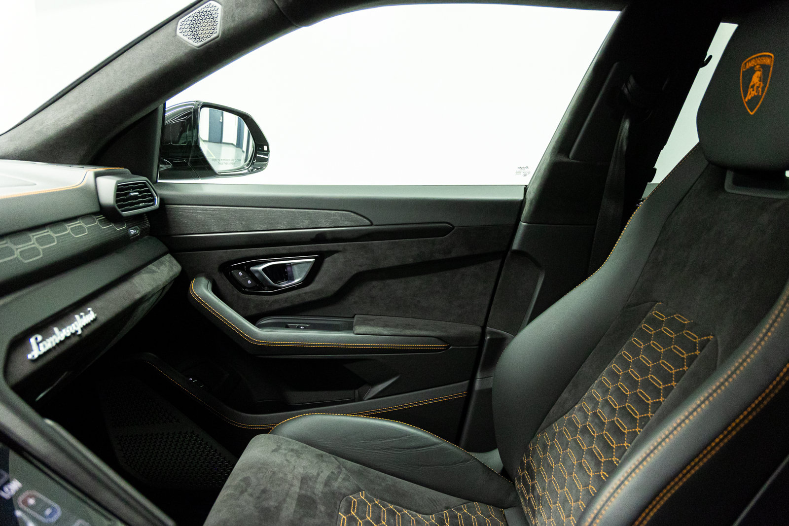 Used 2022 Lamborghini Urus AWD/4WD image 41