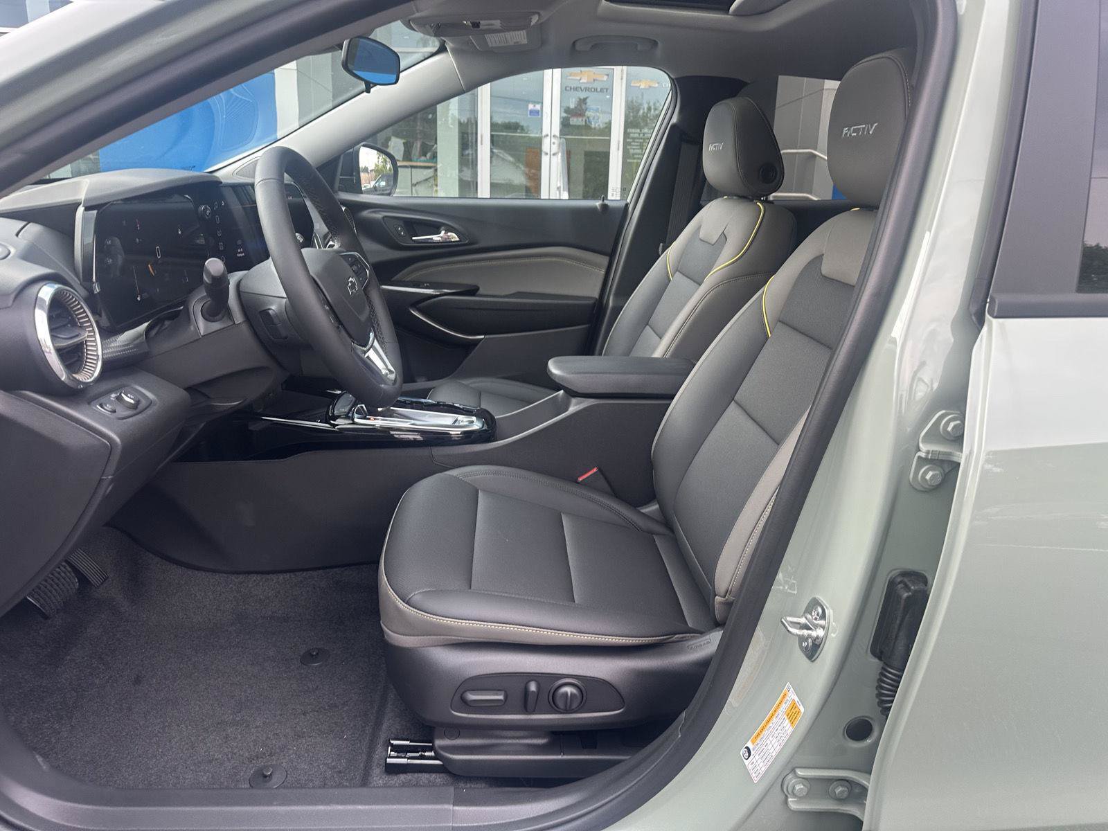 New 2026 Chevrolet Trax ACTIV w/ Sunroof Package FWD image 11