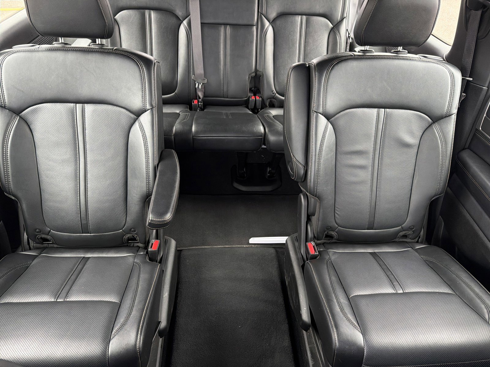 Used 2025 Jeep Wagoneer L Series III AWD/4WD image 13