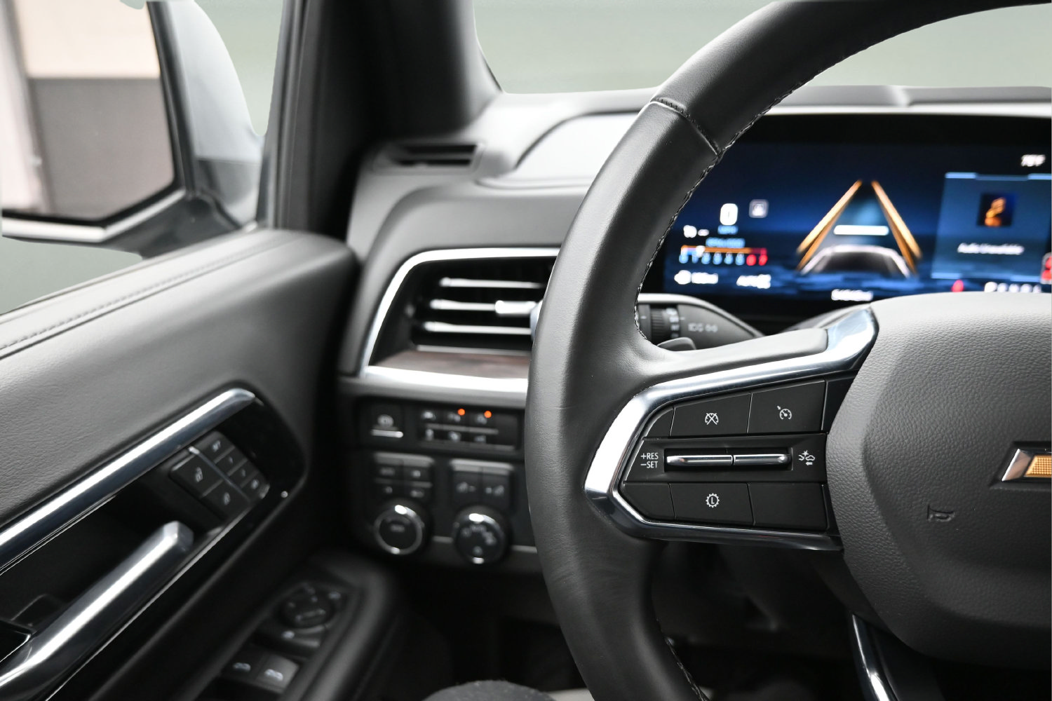 Used 2025 Chevrolet Tahoe LT AWD/4WD image 13