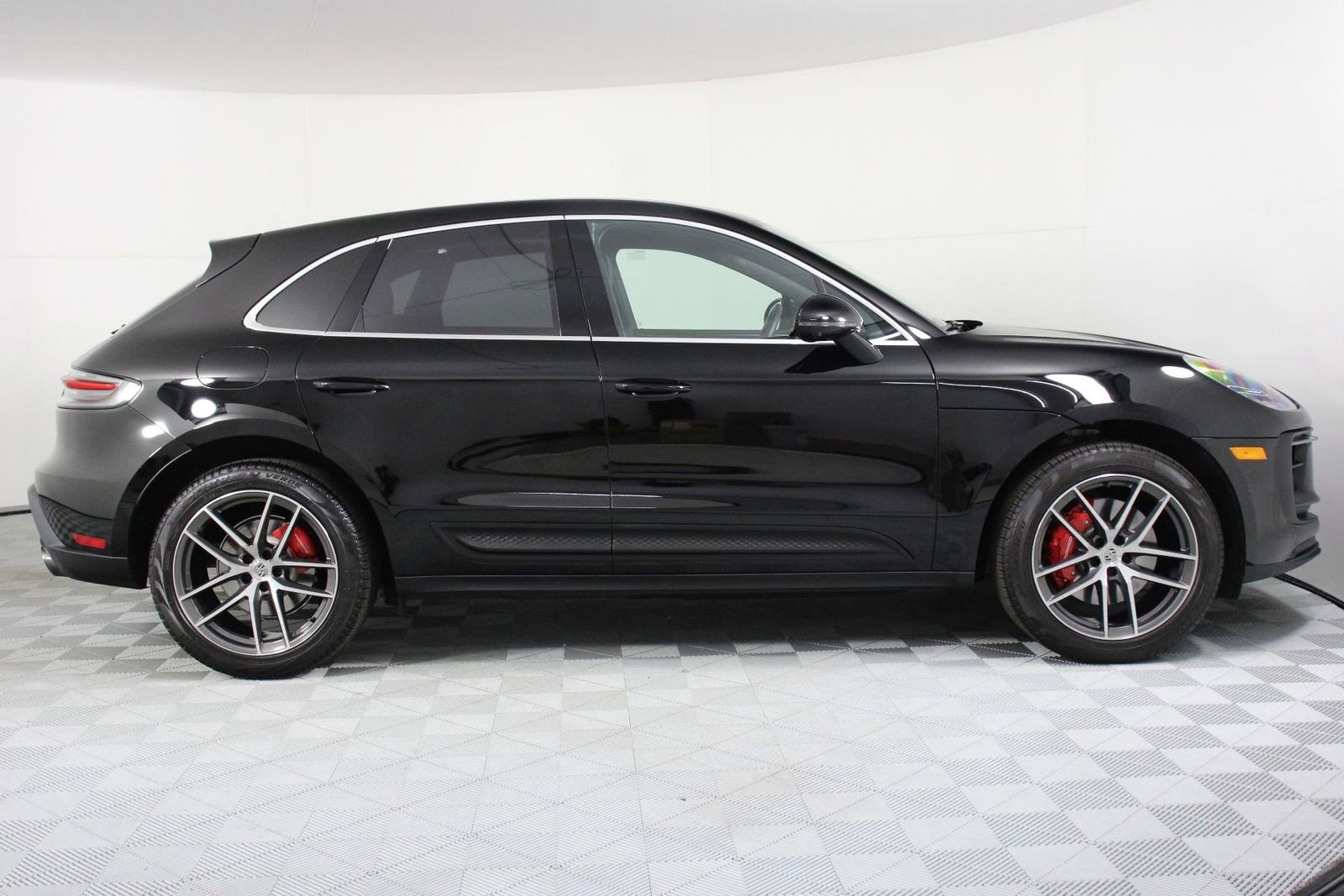 Certified 2025 Porsche Macan S image 8
