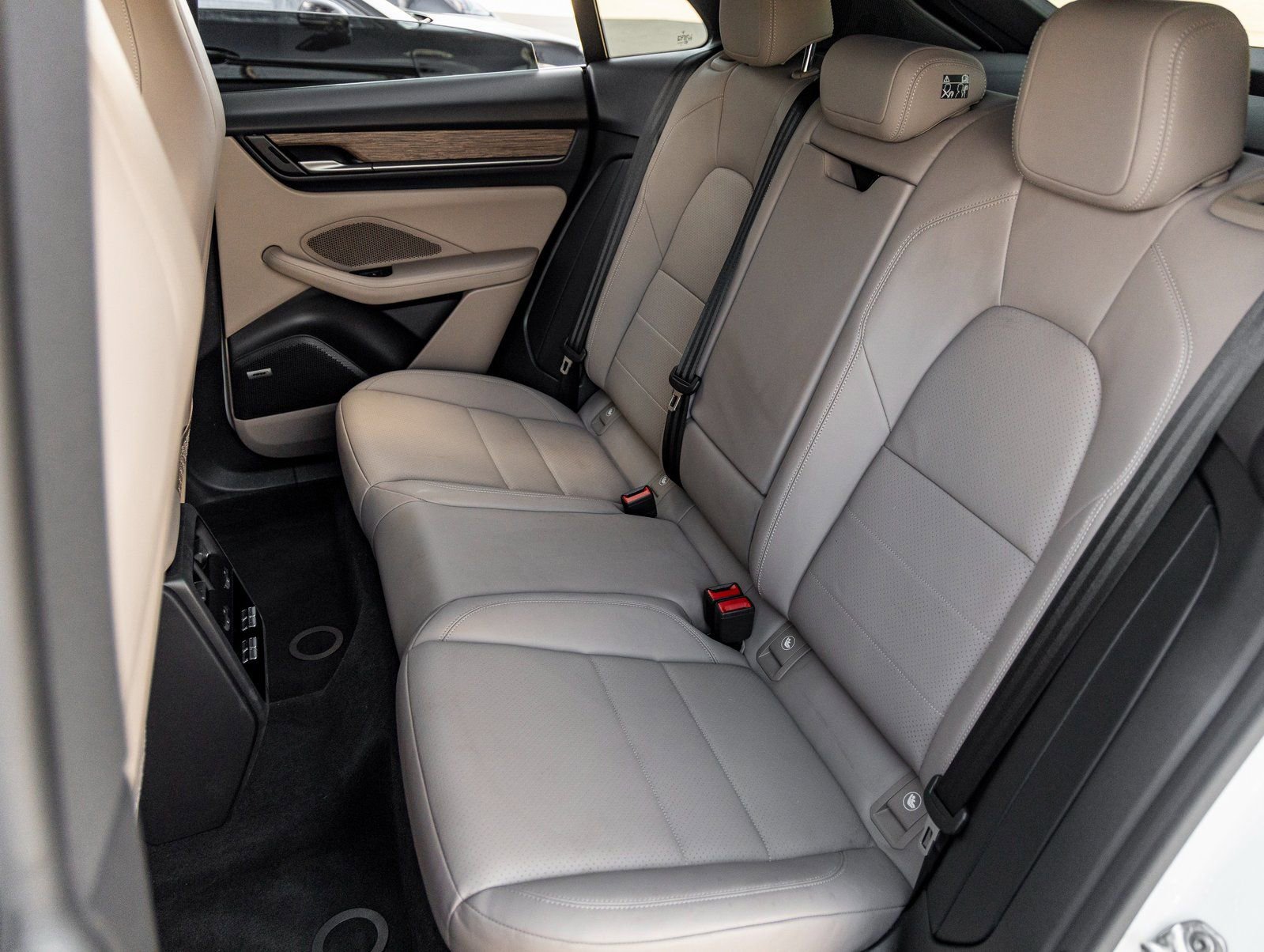 Certified 2025 Porsche Macan 4S Electric image 34