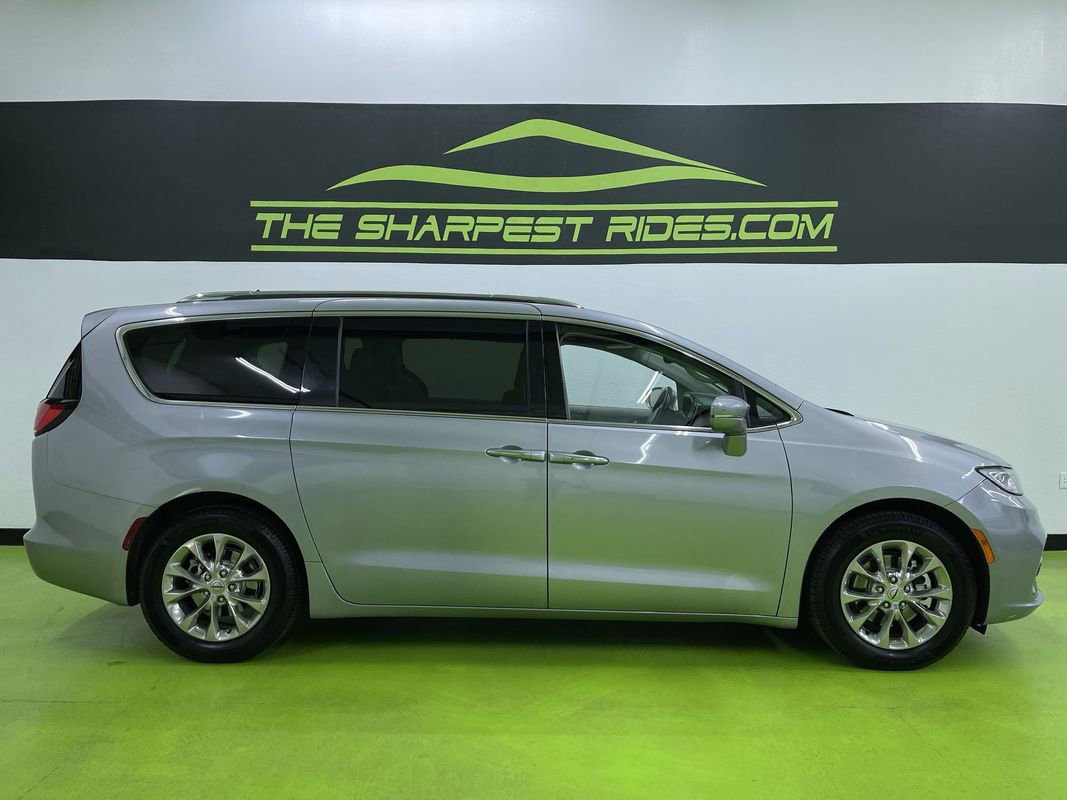 Used 2021 Chrysler Pacifica Touring-L image 11