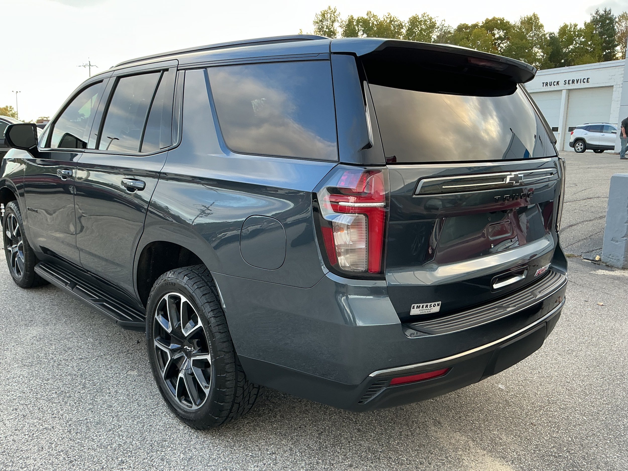 Used 2021 Chevrolet Tahoe RST w/ Luxury Package AWD/4WD image 4
