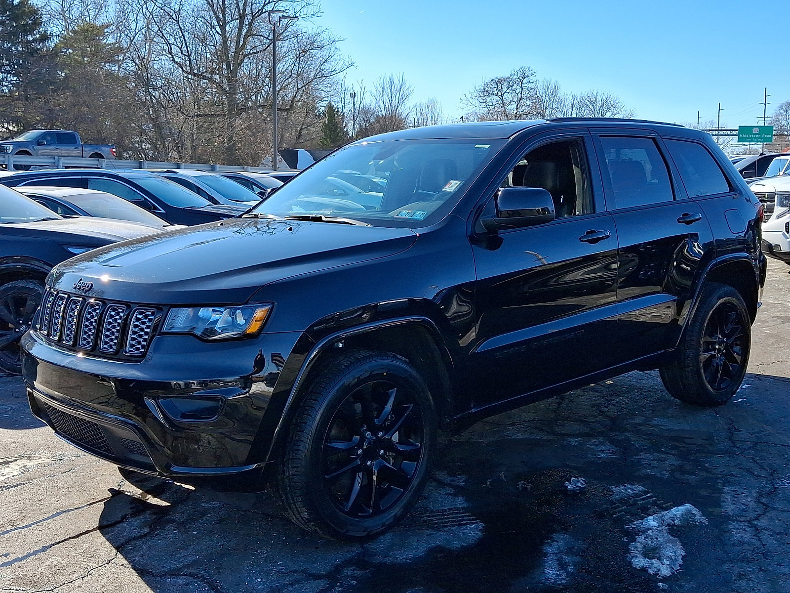 Used 2022 Jeep Grand Cherokee Laredo X image 3