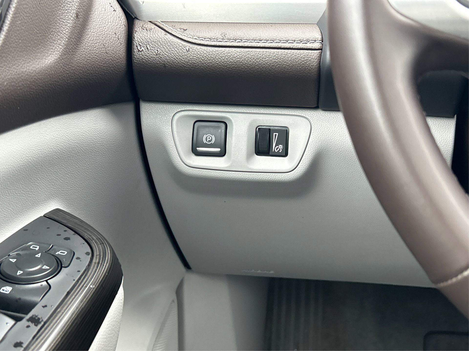 Certified 2023 GMC Acadia SLT image 23