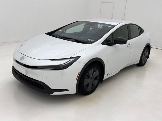 Used 2024 Toyota Prius LE AWD/4WD image 4