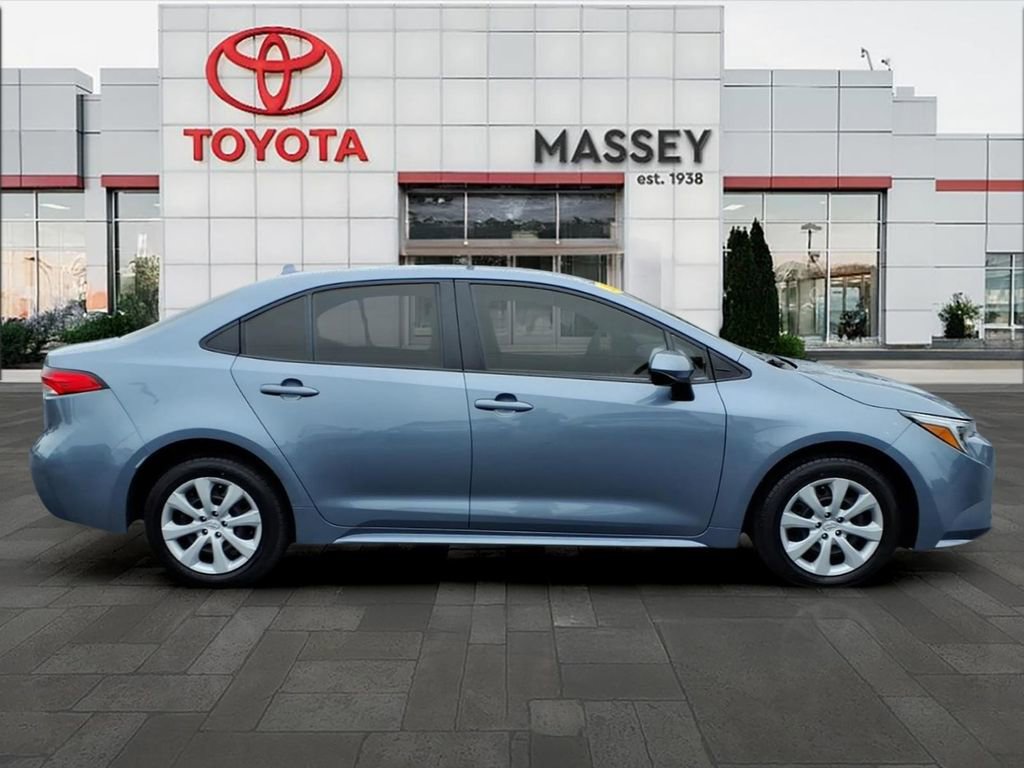 Used 2025 Toyota Corolla LE FWD image 2
