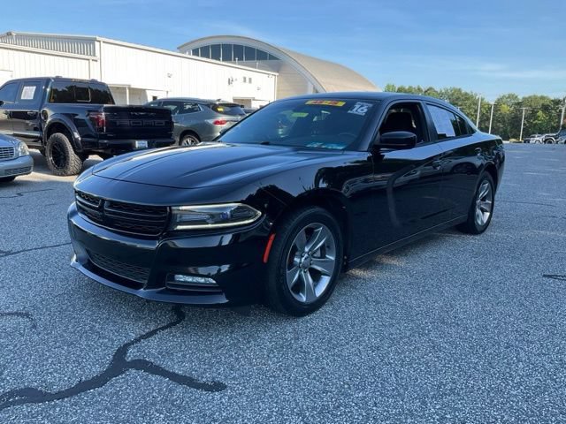 Used 2016 Dodge Charger SXT RWD image 1
