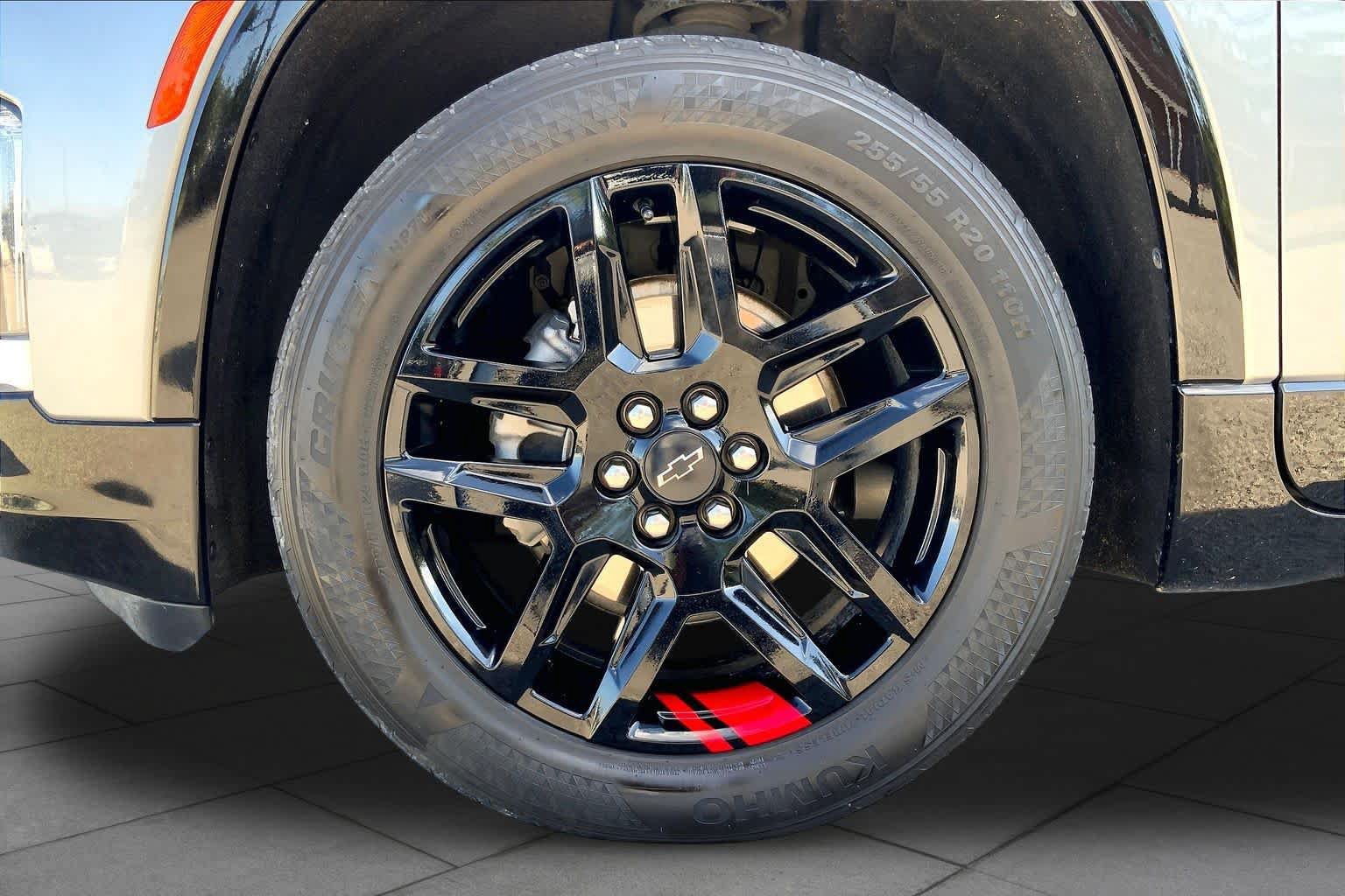 Used 2023 Chevrolet Traverse Premier w/ Redline Edition FWD image 11