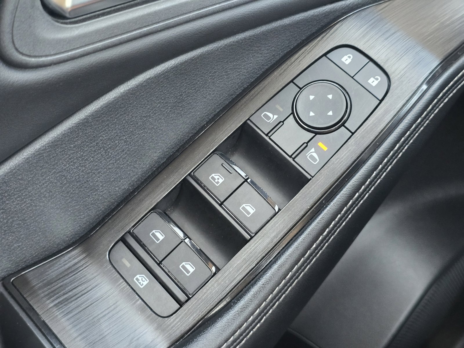 Used 2024 Nissan Rogue SV w/ SV Premium Package FWD image 22