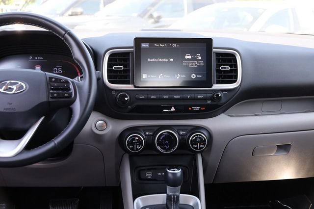 Used 2025 Hyundai Venue SEL FWD image 26