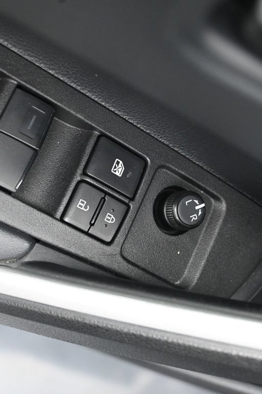 Used 2025 Toyota Corolla Cross LE FWD image 11
