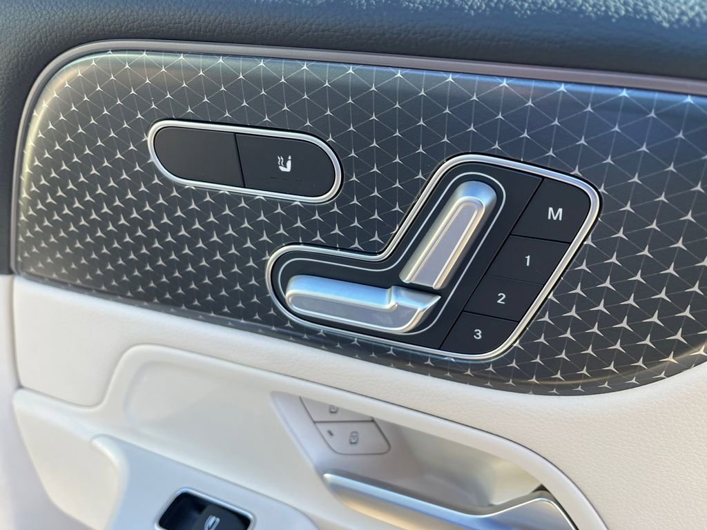 Certified 2025 Mercedes-Benz GLB 250 4MATIC image 21