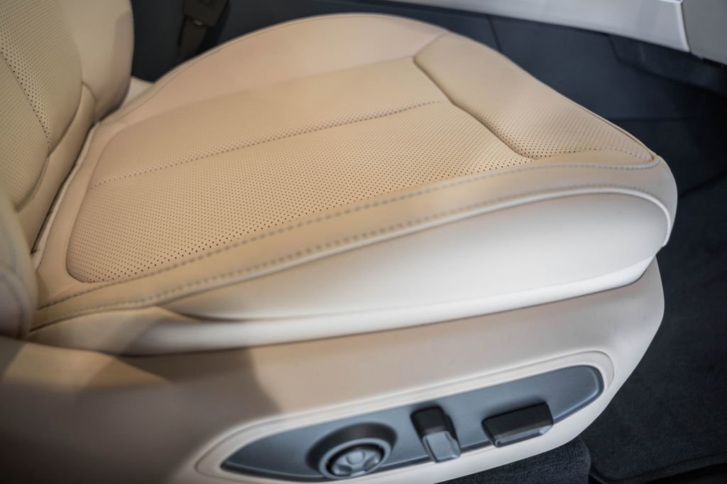 New 2025 Jeep Grand Cherokee Limited w/ Luxury Tech Group II image 34