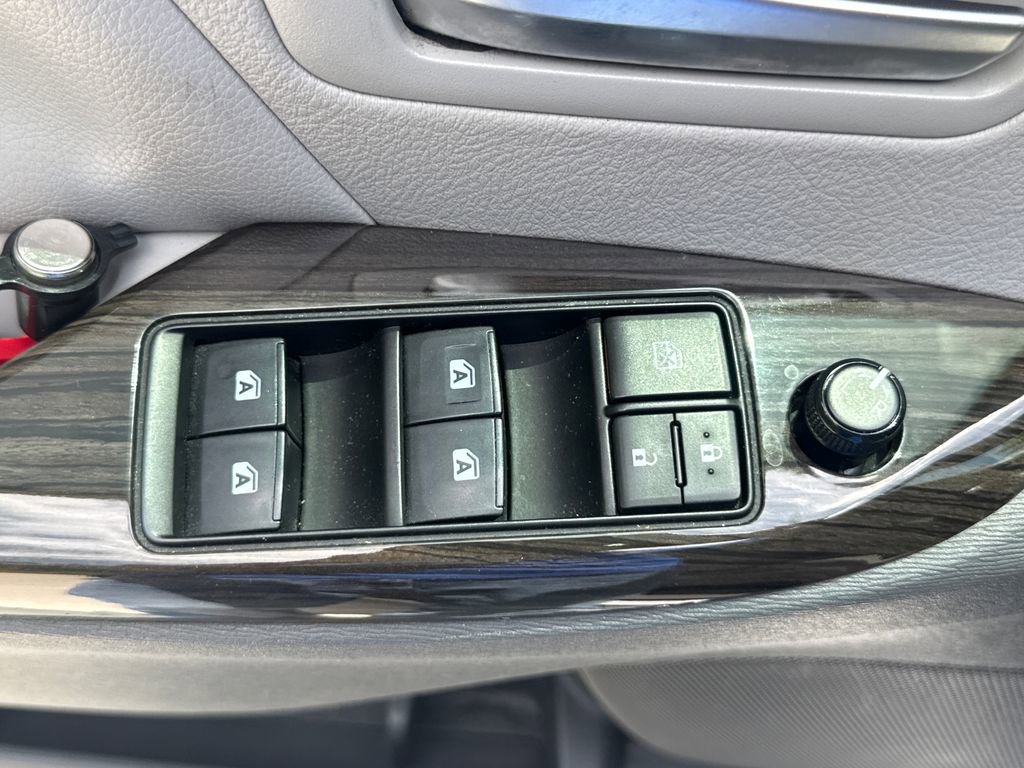 Used 2020 Toyota Sienna XLE FWD image 14